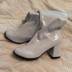 Ellie Glossy White pvc Heeled Boots like new